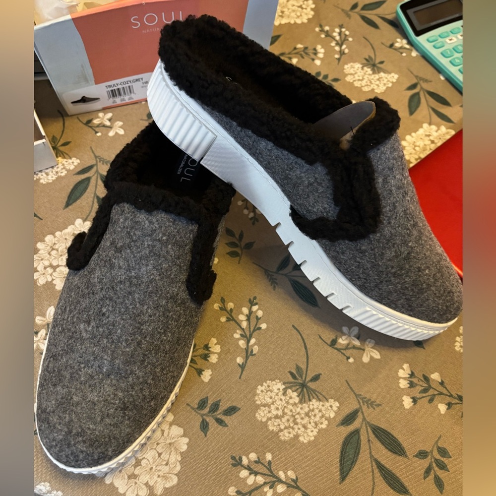 Naturalizer Soul Grey & Black faux fur Slip Ins. New in Box. Size 9.5 Medium.